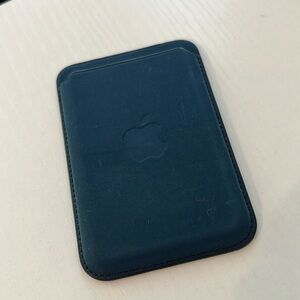 iPhone MagSafe wallet in Blue